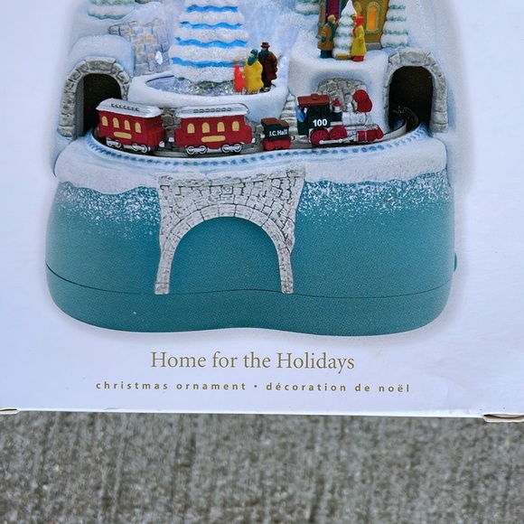 2010 Home for the Holidays Hallmark Ornament Magic Light Sound Motion Train NWT - Picture 2 of 4